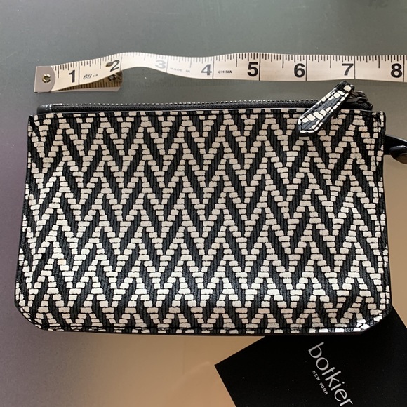 BNWT BOTKIER WRISTLET BAG LEATHER PURSE CHEVRON BLACK BLUE WHITE - Picture 10 of 14
